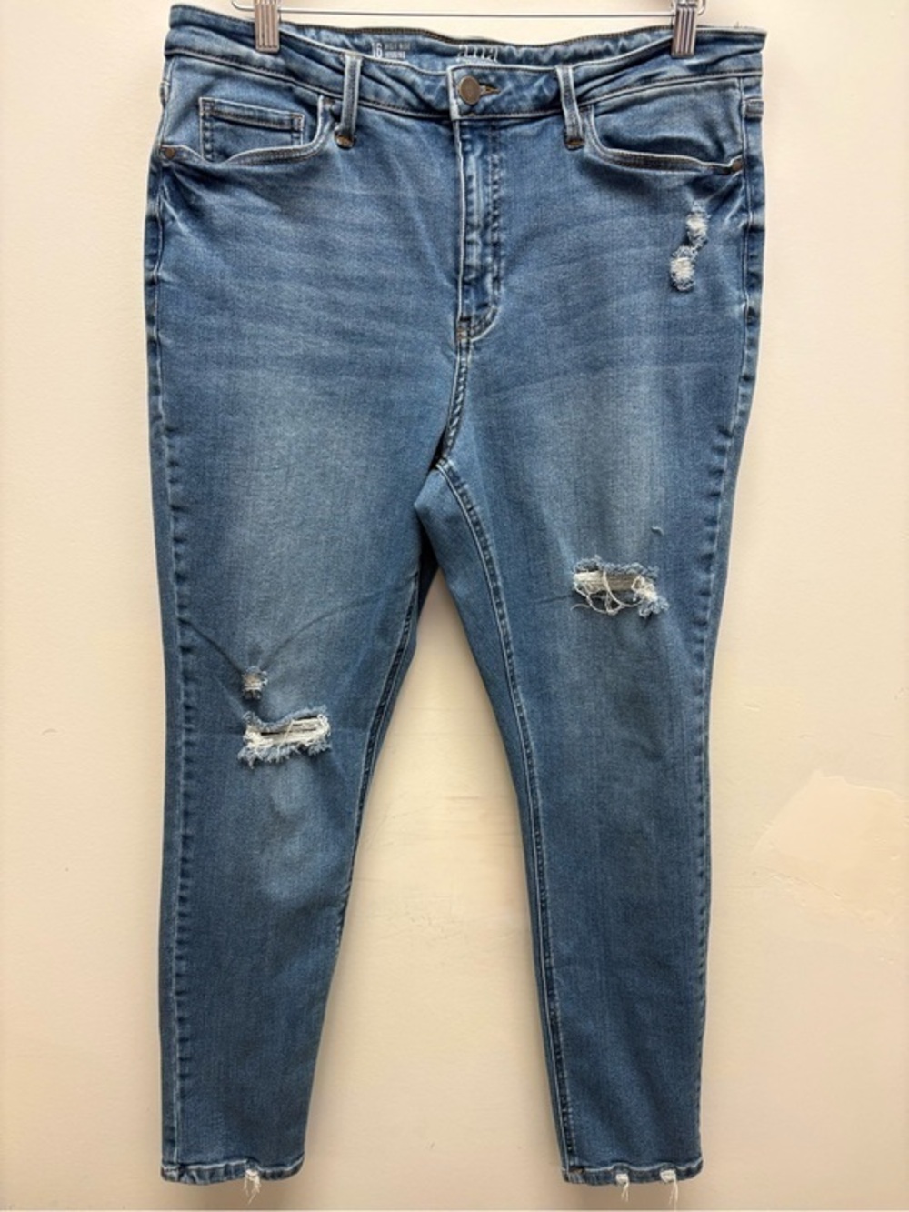 4 for $25 💙 a.n.a. High Rise Distressed Jeggings Size 16 💙